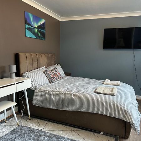 לונדון Amazing Ground Floor One Bedroom Apartment Forest Road מראה חיצוני תמונה