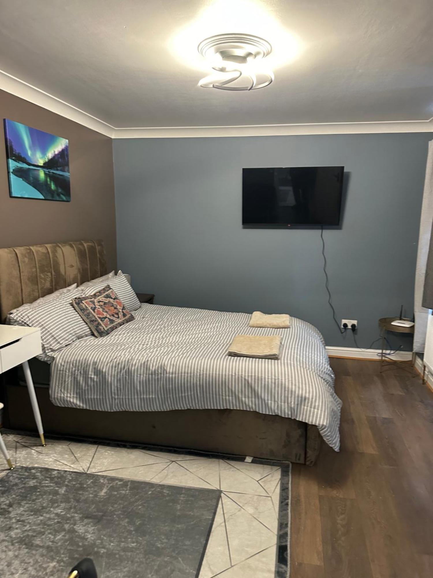 לונדון Amazing Ground Floor One Bedroom Apartment Forest Road מראה חיצוני תמונה