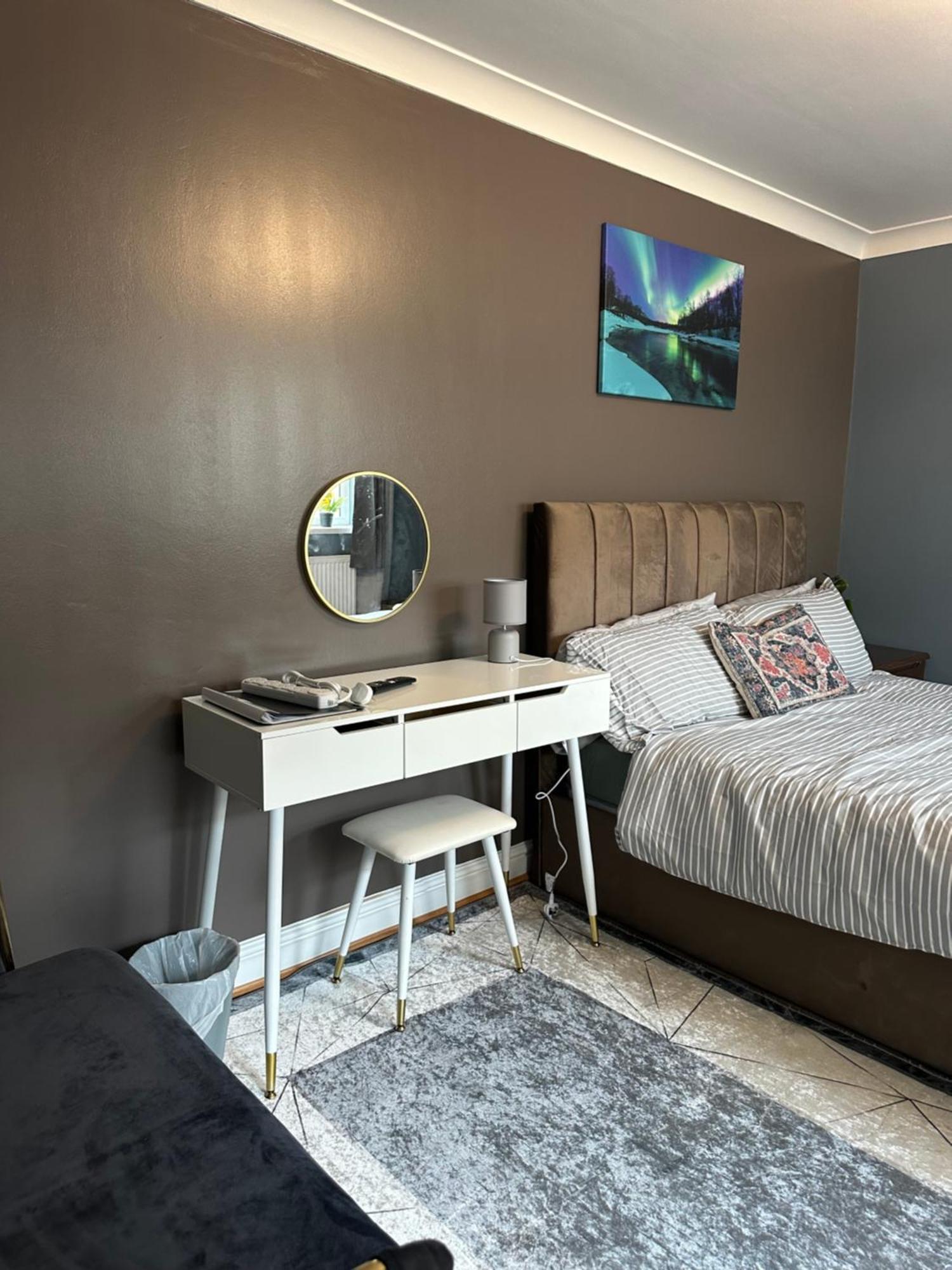 לונדון Amazing Ground Floor One Bedroom Apartment Forest Road מראה חיצוני תמונה