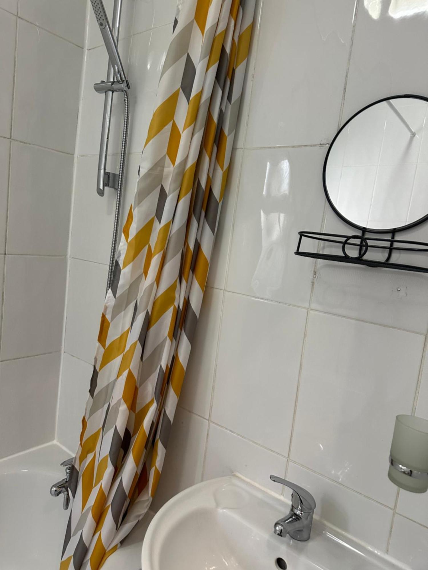 לונדון Amazing Ground Floor One Bedroom Apartment Forest Road מראה חיצוני תמונה
